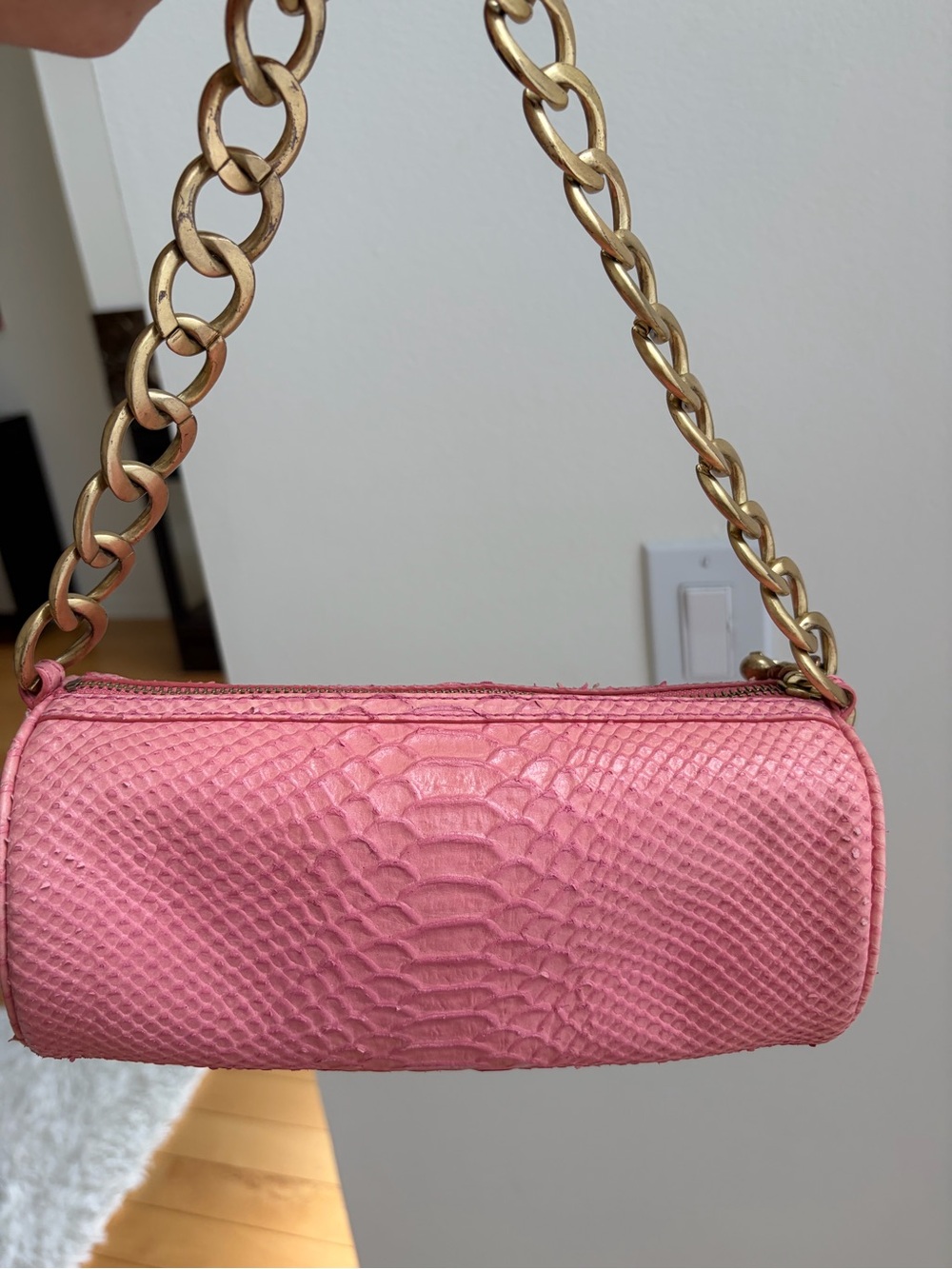 Juicy Couture Pink Y2K Vintage barrel bag with Gold Hardware. Collectible. Rare - Picture 12 of 15